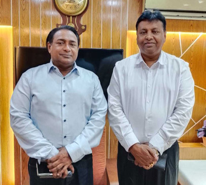 প্রকল্পের অগ্রগতি নিয়ে প্রকল্প পরিচালকের সঙ্গে মতবিনিময় করেন জনাব তানভীর সিনহা