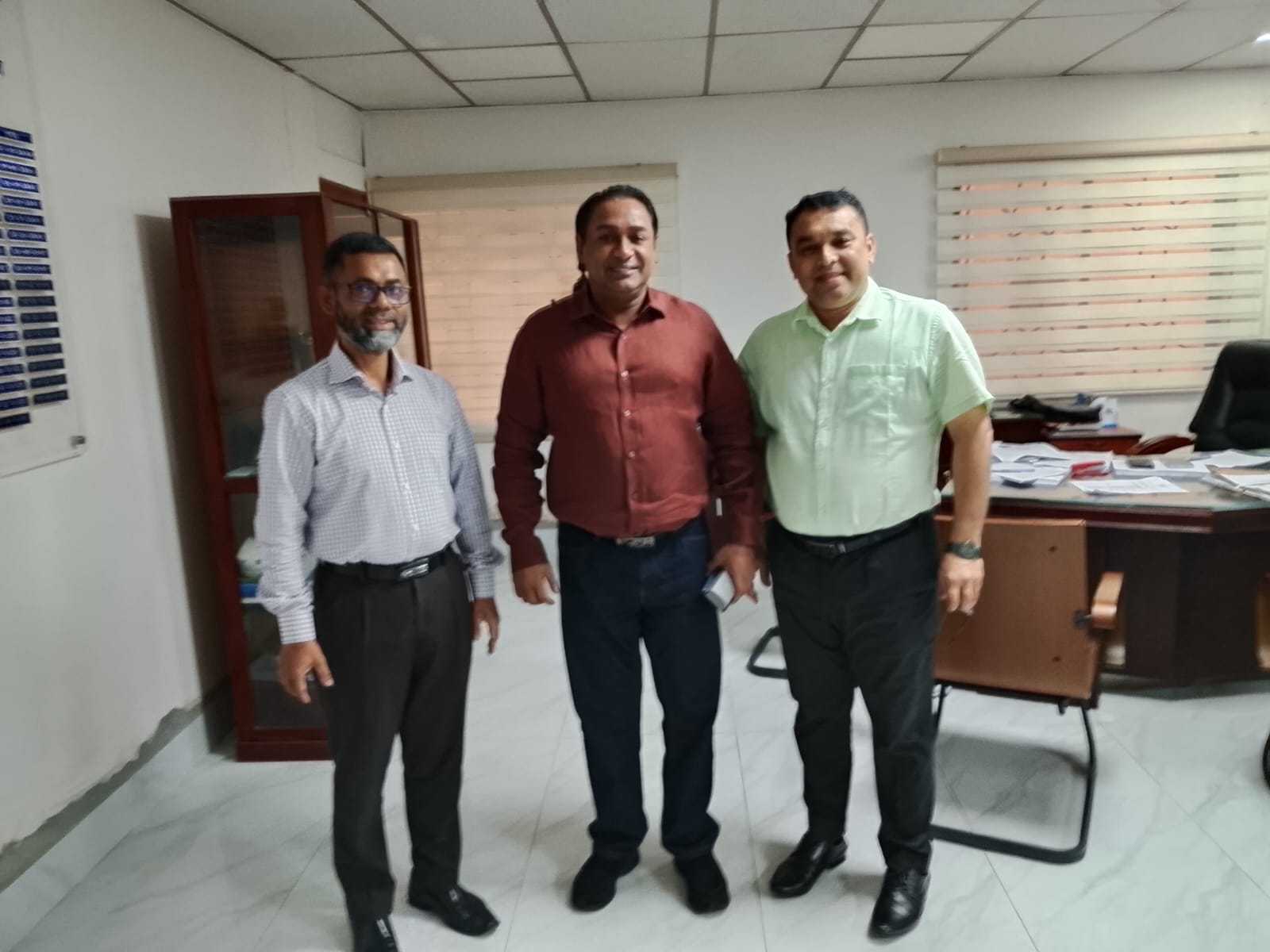 ঢাকা জেলা স্থানীয় সরকার প্রকৌশল অধিদপ্তরে নির্বাহী প্রকৌশলী সাথে জনাব তানভীর সিনহা সাক্ষাৎ